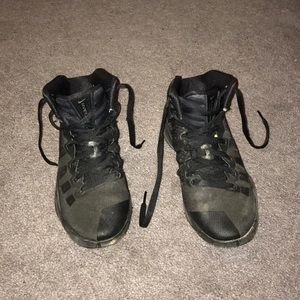 2017 Nike Hyperdunks high tops (size 5Y)